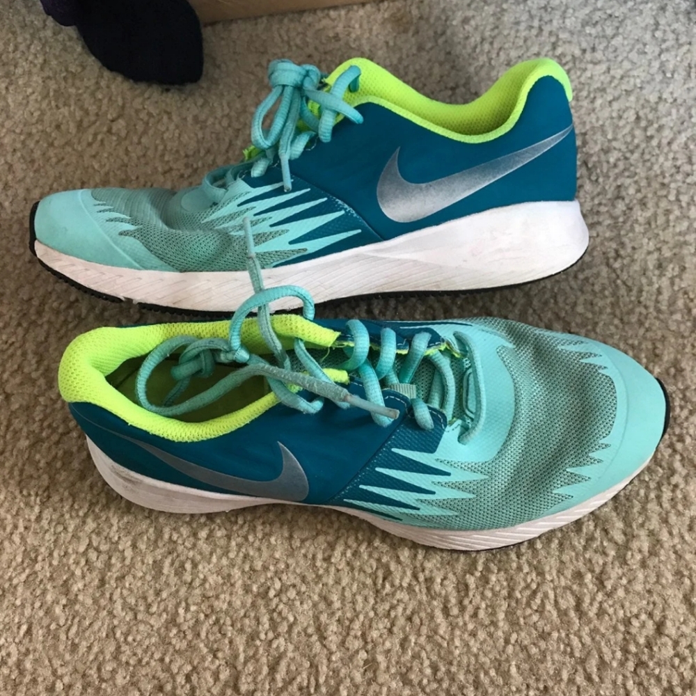 Nike women's shoes size 5Y
